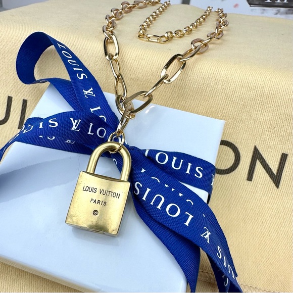 Louis Vuitton Vintage Lock 204 Necklace - Picture 3 of 7